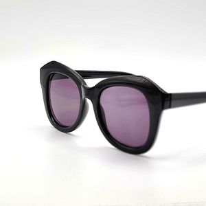 Shiny Black Sun Reader